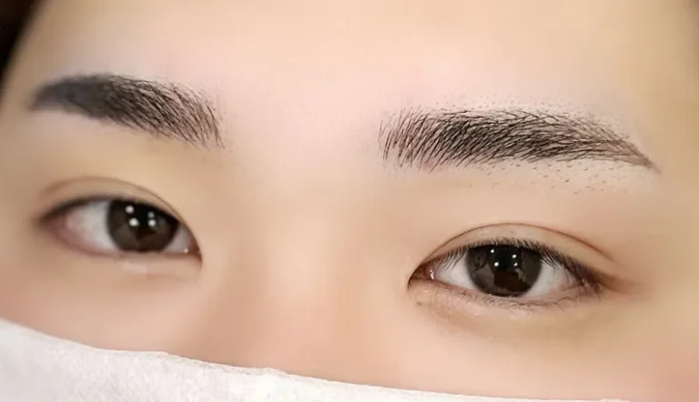 はっきりとした印象を目指し自然な平行眉に整えました。